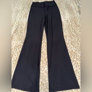 Old Navy Women's Black Flare Yoga Pants